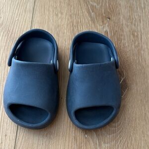 Source Unknown Kids Dark Blue Slippers